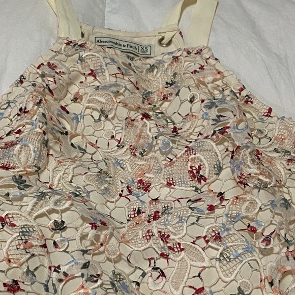 Abercrombie & Fitch | Floral Lace Slim Crop Top - Picture 2 of 3